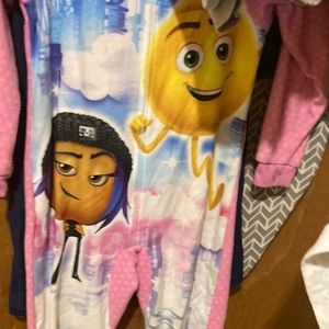 7/8 size emoji movie